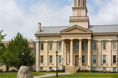 爱荷华大学和罗切斯特理工学院哪个好？爱荷华大学和罗切斯特理工学院实力排名比较